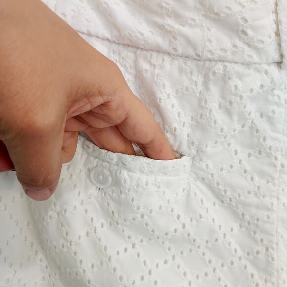 Banana Republic White Eyelet Chino Shorts Size 6 - Picture 8 of 10